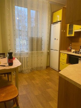 2-к квартира, 1/4 эт., 53м²